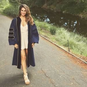 Meet your Posher, Roxie